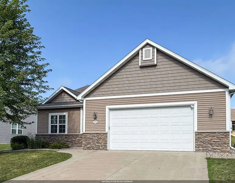 1636 OAK HOLLOW LN, Neenah, WI 54956