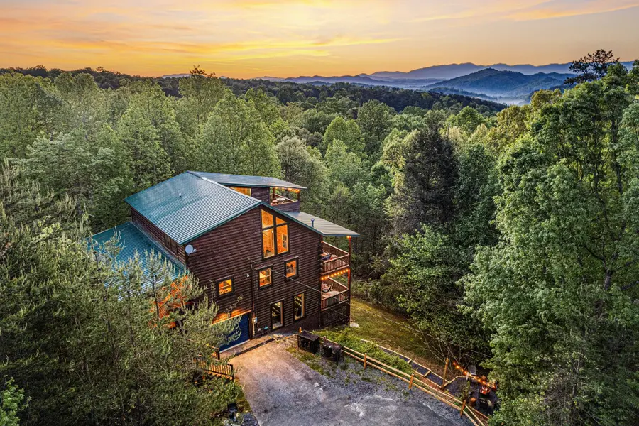 2010 Bluff Mountain Rd, Sevierville, TN 37876