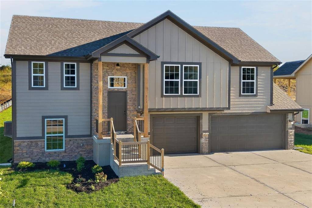 515 Skyview LN, Liberty, MO 64068