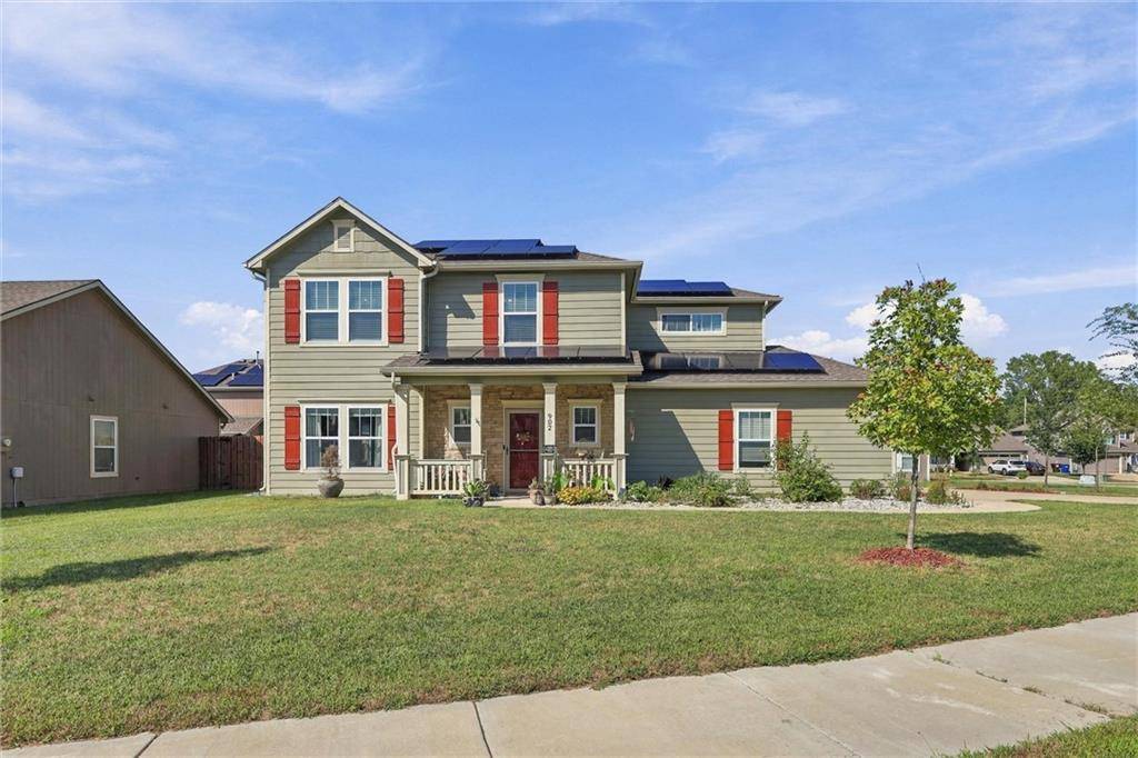 902 W 30th TER, Lawrence, KS 66046