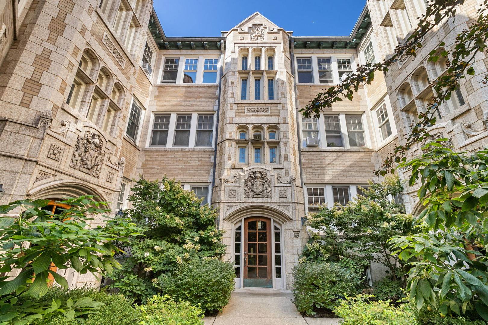 538 W Brompton AVE #1E, Chicago, IL 60657