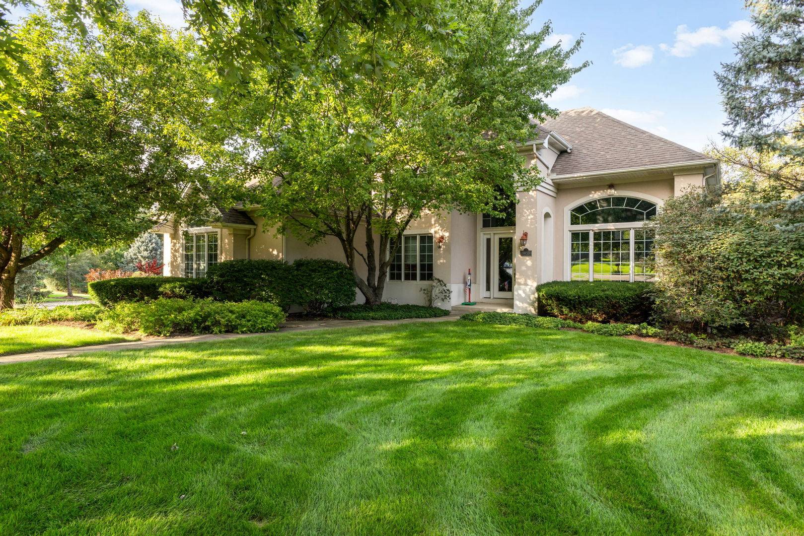 38W590 Barb Hill DR, St. Charles, IL 60175
