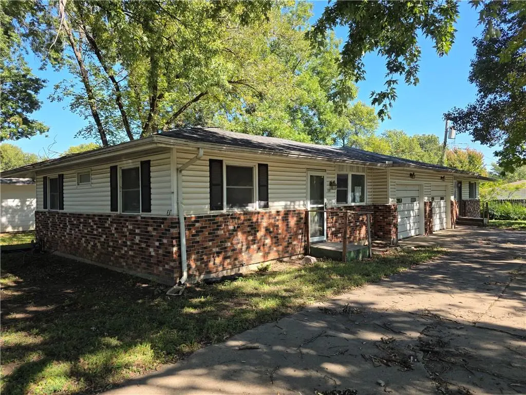 108 S Hayes ST, Garnett, KS 66032