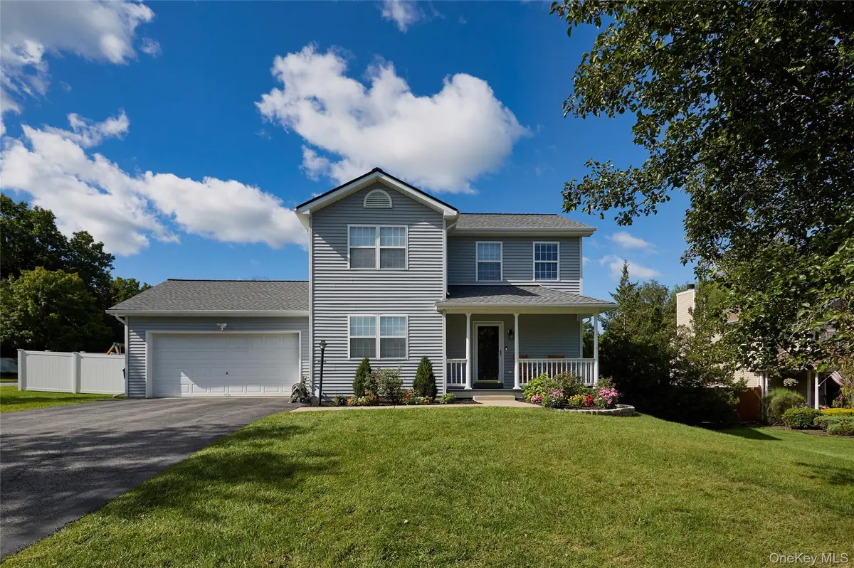 3 Woodside TER, Poughkeepsie, NY 12603