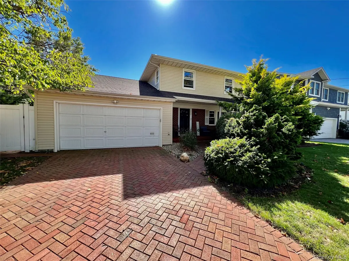 112 Ivy LN, Lido Beach, NY 11561