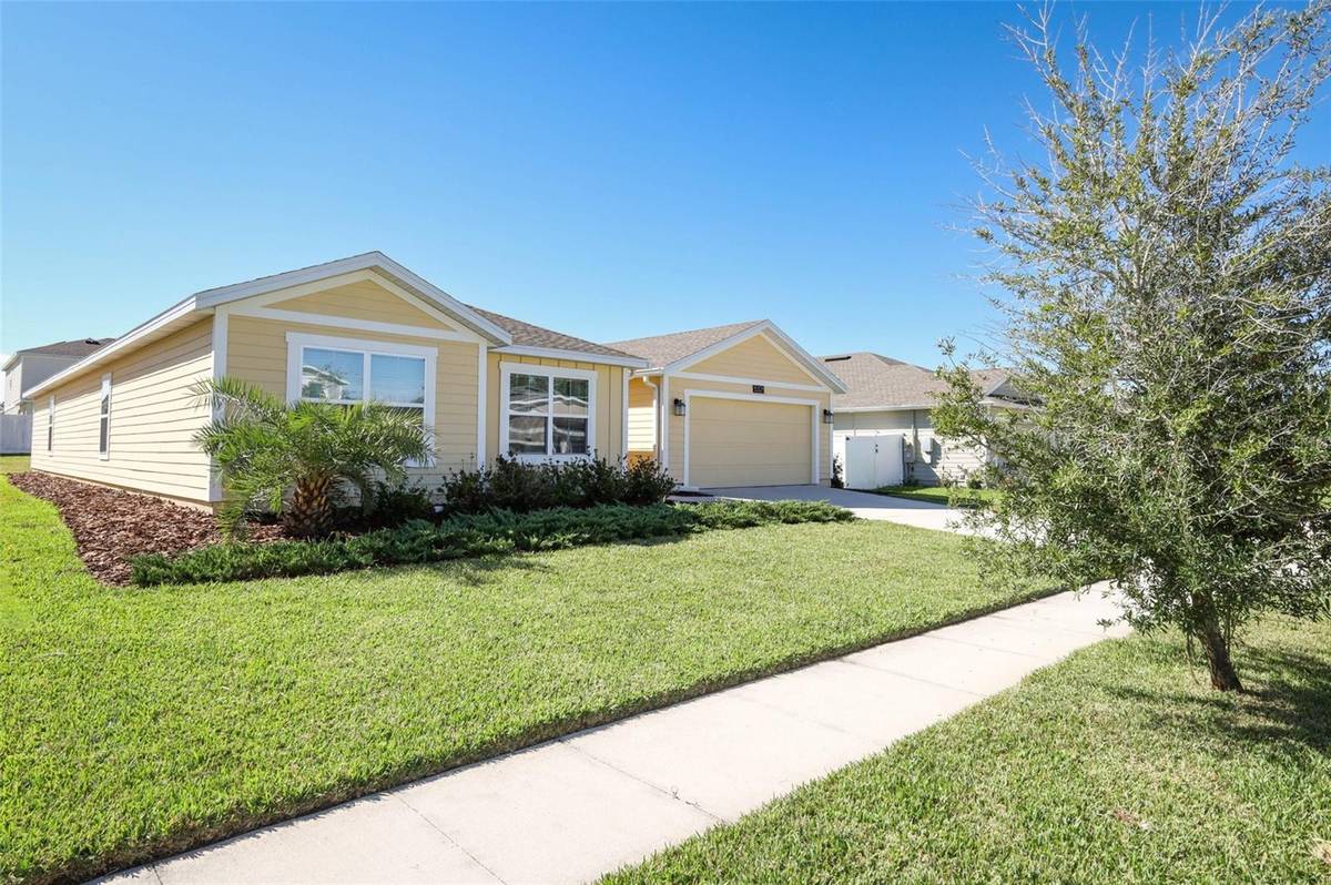 5325 RED CORAL CIR, Mount Dora, FL 32757