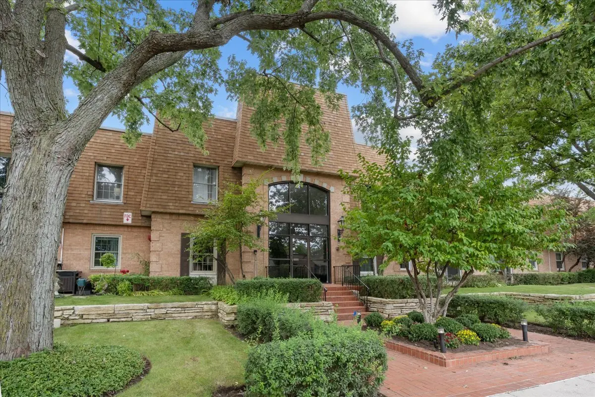 1230 Park AVE #210, Highland Park, IL 60035