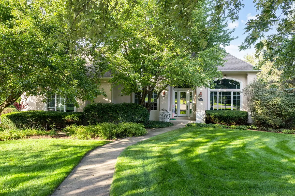 38W590 Barb Hill DR, St. Charles, IL 60175