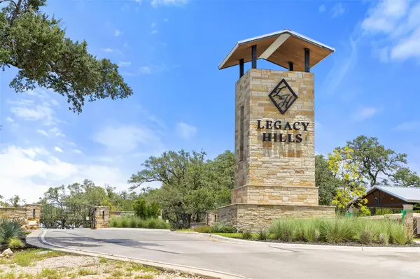 136 Legacy Hills DR, Johnson City, TX 78636