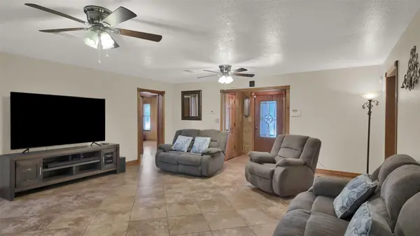 191 Jordan LN, Elgin, TX 78621