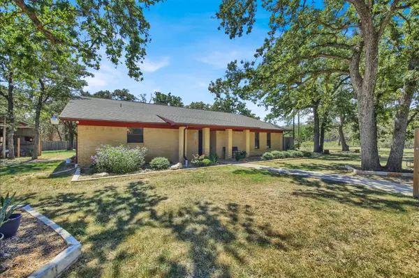 191 Jordan LN, Elgin, TX 78621