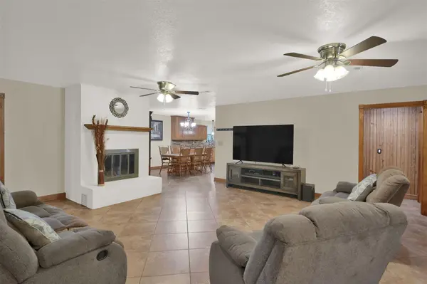 191 Jordan LN, Elgin, TX 78621