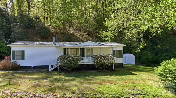 1200 Barkers Creek RD, Whittier, NC 28789