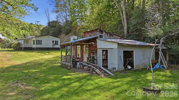 1200 Barkers Creek RD, Whittier, NC 28789