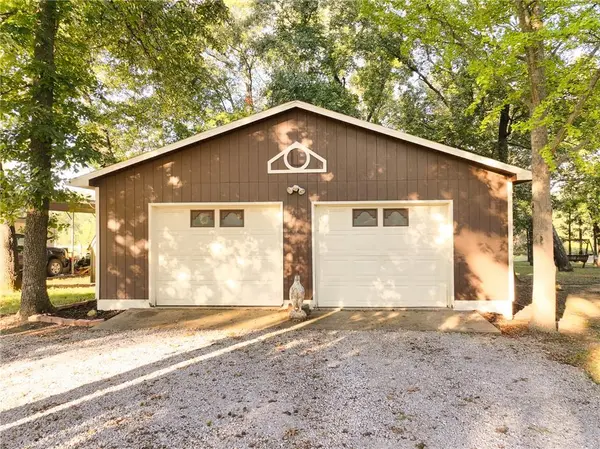 1340 S 145 RD, El Dorado Springs, MO 64744