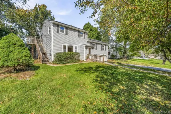 8 Claudia LN, Poughkeepsie, NY 12603