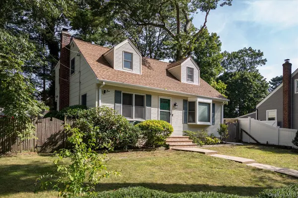 208 Melville RD, South Huntington, NY 11746