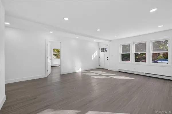 36 Hounslow RD, Shirley, NY 11967