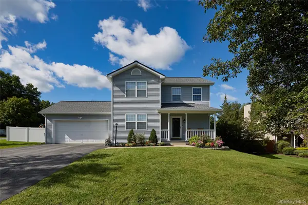 3 Woodside TER, Poughkeepsie, NY 12603