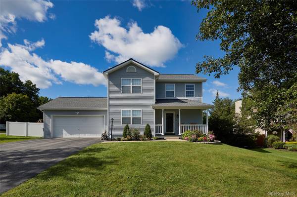 3 Woodside TER, Poughkeepsie, NY 12603