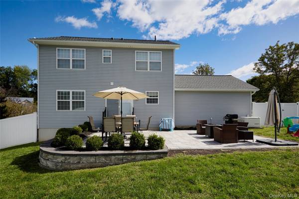 3 Woodside TER, Poughkeepsie, NY 12603