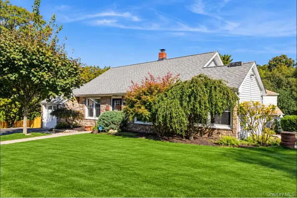 18 Juniper PL, Huntington, NY 11743