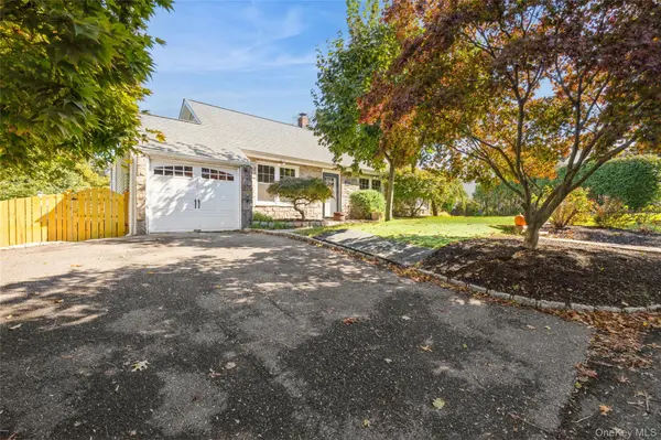 18 Juniper PL, Huntington, NY 11743