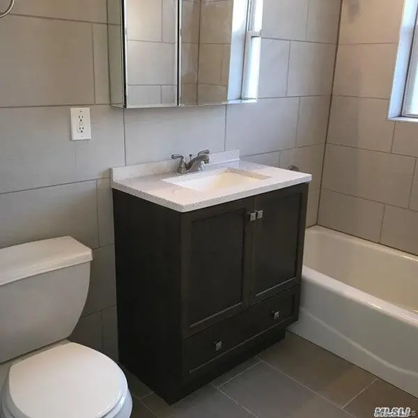 25315 60th AVE #2nd Floor, Little Neck, NY 11362