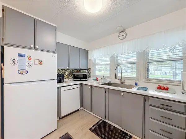 1022 CAPELLA DR, Tavares, FL 32778