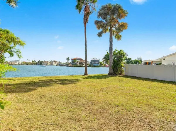 14105 E PARSLEY DR, Madeira Beach, FL 33708