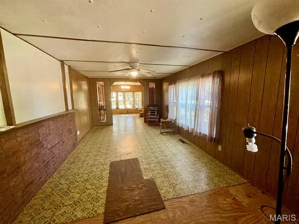 204 S Cherry ST, Bellflower, MO 63333