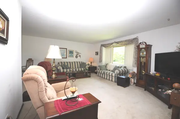 613 Garys DR, Antioch, IL 60002