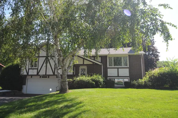 613 Garys DR, Antioch, IL 60002