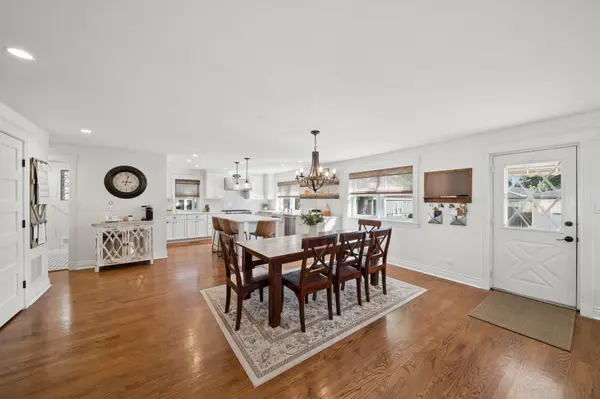 9043 Bartlett AVE, Brookfield, IL 60513
