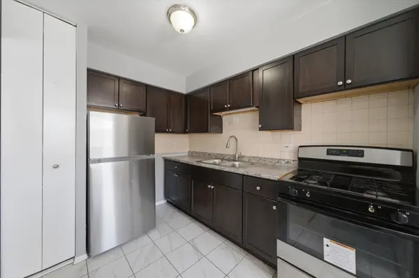 7320 N Rogers AVE #210, Chicago, IL 60626