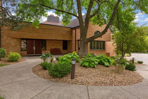 1830 Eagle Ridge DR #1004, Mendota Heights, MN 55118