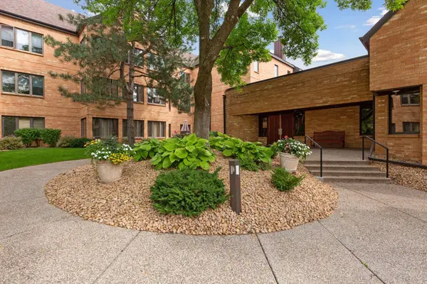 1830 Eagle Ridge DR #1004, Mendota Heights, MN 55118