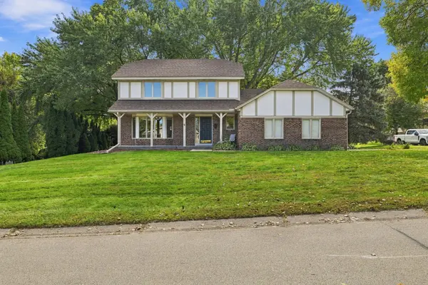 18731 Maple Leaf DR, Eden Prairie, MN 55346