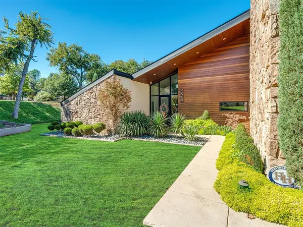 2909 N Oak Hollow RD, Oklahoma City, OK 73120