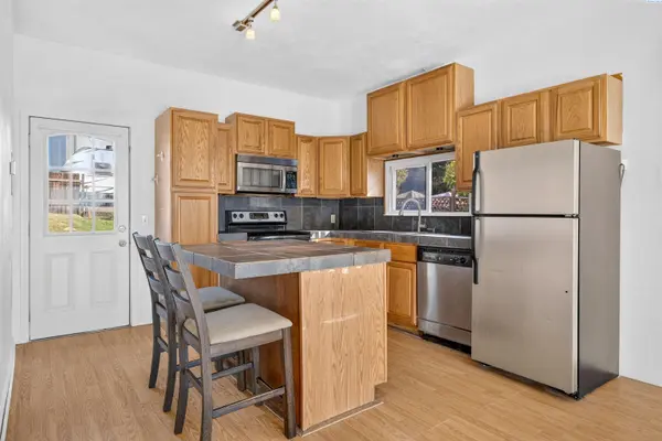 1109 Pollock ave, Zillah, WA 98953