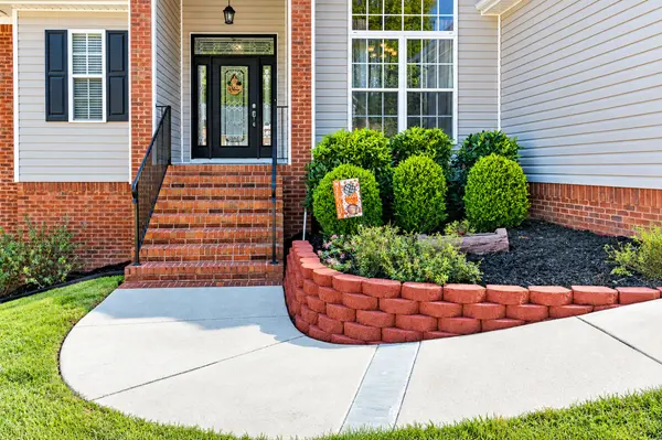 840 Brooke Stone Dr, Soddy Daisy, TN 37379