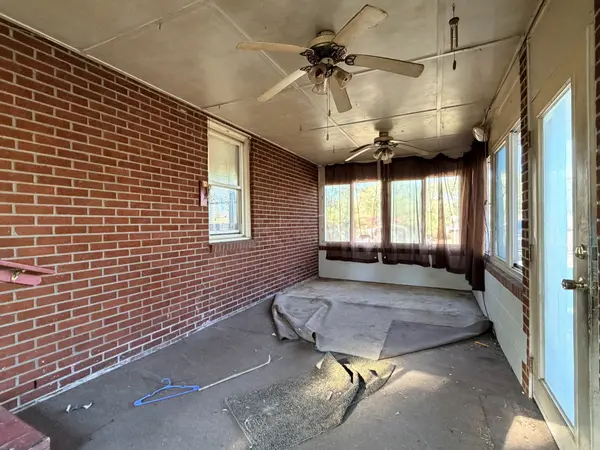 317 Woodlawn Dr, Kingston, TN 37763
