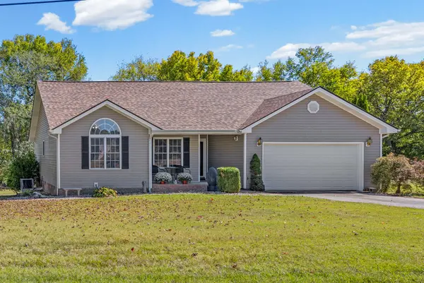 1810 Valley View Dr, Hopkinsville, KY 42240