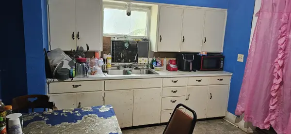 108 Iowa St, Winfield, KS 67156