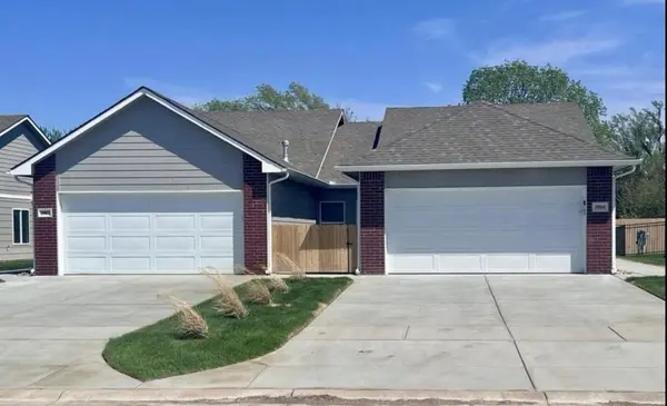 2609 S Flightline Circle, Wichita, KS 67210