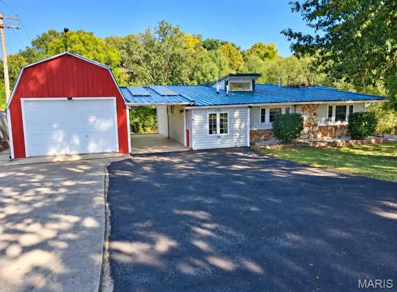 812 Pralle LN, St Charles, MO 63303