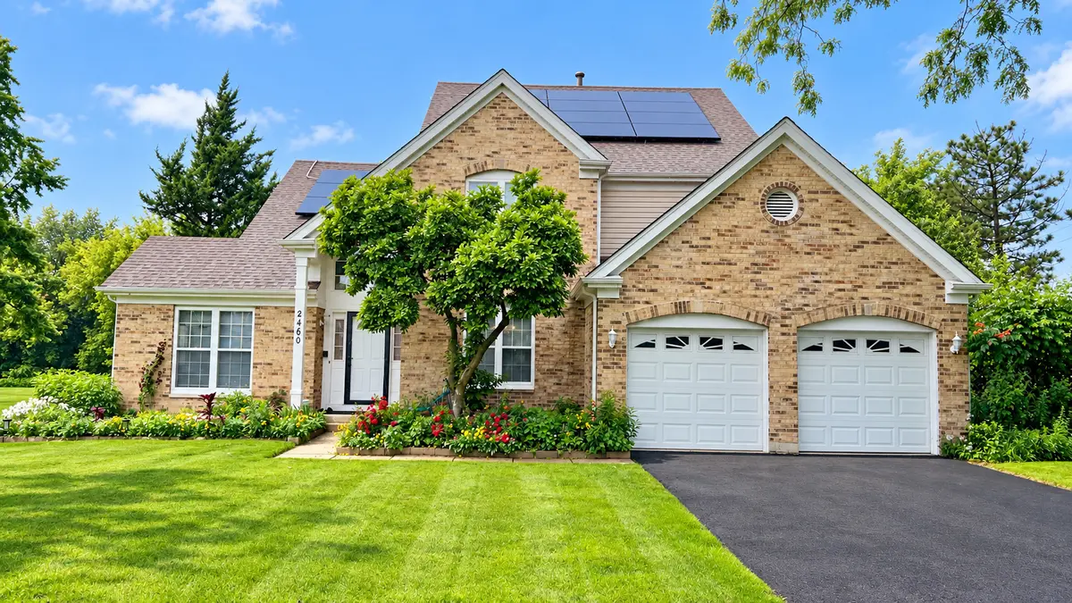 2460 Otter Creek LN, Elgin, IL 60123