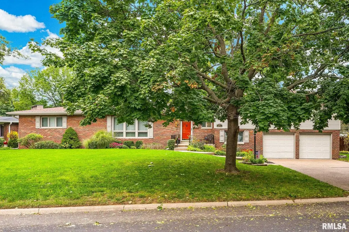 6009 N TRENTON LN, Peoria, IL 61614
