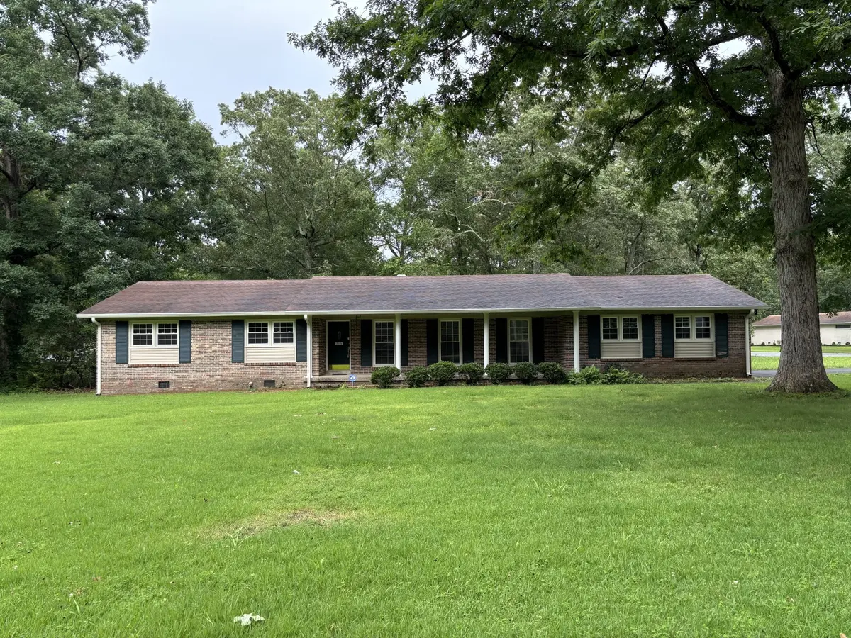 215 Sharondale Dr, Tullahoma, TN 37388