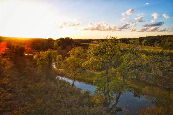 1117 River Bank LN, Georgetown, TX 78628